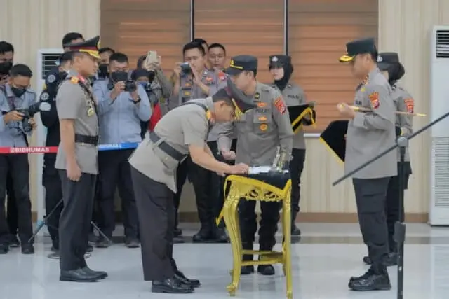 Kapolda Banten Pimpin Sertijab Wakapolda Banten Beserta 6 PJU dan Kapolresta Tangerang Kapolda Banten Pimpin Sertijab Wakapolda Banten Beserta 6 PJU dan Kapolresta Tangerang