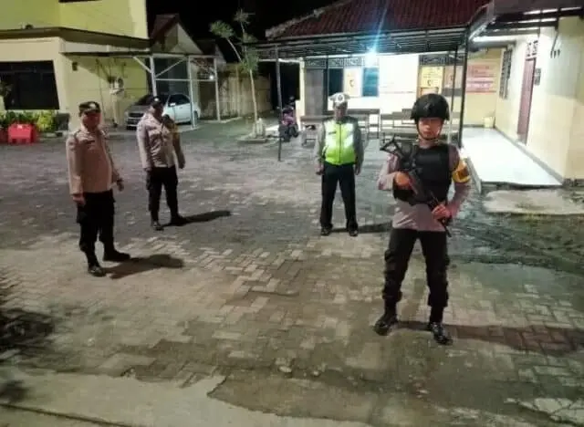 Polsek Mauk Polresta Tangerang Polda Banten Tingkatkan Pengamanan Sispam Mako Malam Hari Polsek Mauk Polresta Tangerang Polda Banten Tingkatkan Pengamanan Sispam Mako Malam Hari