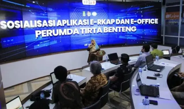 Diskominfo Serahkan Aplikasi E-Office dan E-RKAP ke BUMD Kota Tangerang Diskominfo Serahkan Aplikasi E-Office dan E-RKAP ke BUMD Kota Tangerang