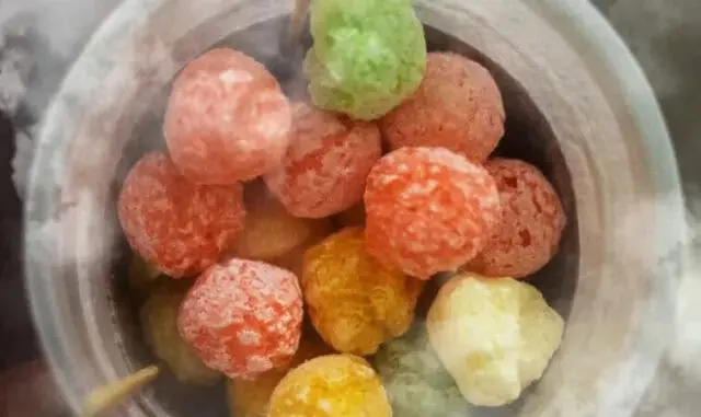 Anak SD di Tasikmalaya Keracunan, Dinkes: Orangtua Waspadai Makanan Chiki Ngebul Anak SD di Tasikmalaya Keracunan, Dinkes: Orangtua Waspadai Makanan Chiki Ngebul