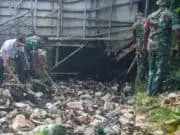 Camat Sepatan bantu Normalisasi Saluran Irigasi Desa Sarakan