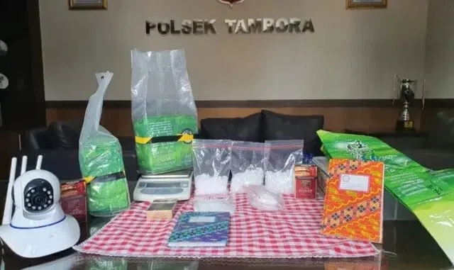 Polisi Tangkap Seorang Pengedar Narkoba, 2,31 Kg Sabu Disita di Rumah Polisi Tangkap Seorang Pengedar Narkoba, 2,31 Kg Sabu Disita di Rumah