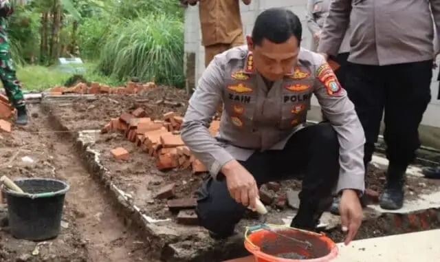 Polri Peduli, Polres Metro Tangerang Kota Bedah Rumah Ustad di Pakuhaji Polri Peduli, Polres Metro Tangerang Kota Bedah Rumah Ustad di Pakuhaji