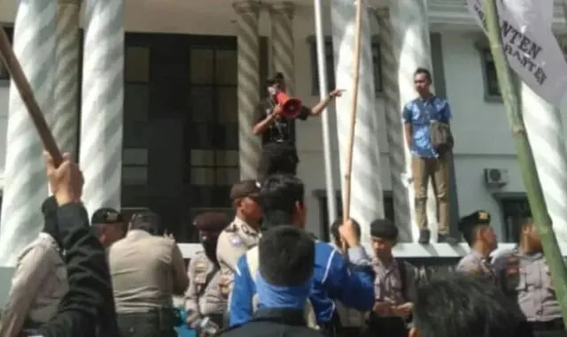 Buntut Rusak Hirarki, Pemuda dan Mahasiswa Banten Ancam Demo Pj Gubernur Banten Buntut Rusak Hirarki, Pemuda dan Mahasiswa Banten Ancam Demo Pj Gubernur Banten