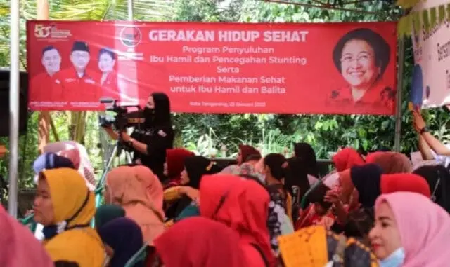 Ibu Hamil dan Anak Dibagikan Makanan Gratis HUT ke- 50 PDIP di Kota Tangerang