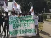 Gelar Aksi Demo, Pemuda dan Mahasiswa Tuntut DPRD Banten Tolak Pergub Ilegal Gelar Aksi Demo, Pemuda dan Mahasiswa Tuntut DPRD Banten Tolak Pergub Ilegal