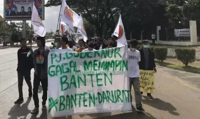 Gelar Aksi Demo, Pemuda dan Mahasiswa Tuntut DPRD Banten Tolak Pergub Ilegal Gelar Aksi Demo, Pemuda dan Mahasiswa Tuntut DPRD Banten Tolak Pergub Ilegal