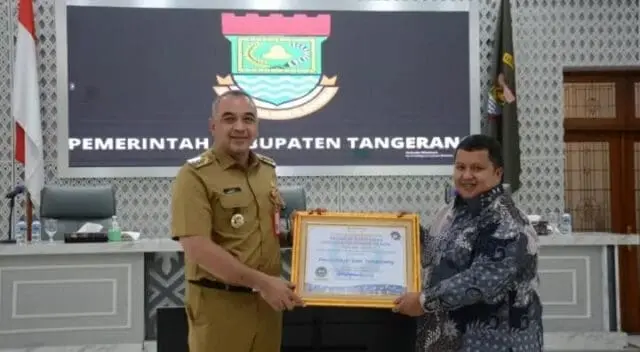 Bupati Tangerang Terima Penghargaan Predikat Pelayanan Publik 2022 dari Ombudsman RI Bupati Tangerang Terima Penghargaan Predikat Pelayanan Publik 2022 dari Ombudsman RI