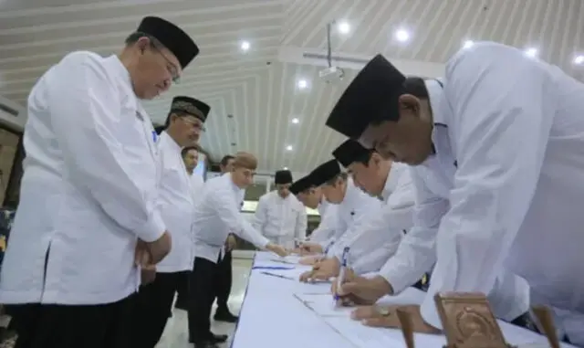 Pemkot Bagi-Bagi Dana Hibah Pada 149 Lembaga Keagamaan di Kota Tangerang Pemkot Bagi-Bagi Dana Hibah Pada 149 Lembaga Keagamaan di Kota Tangerang