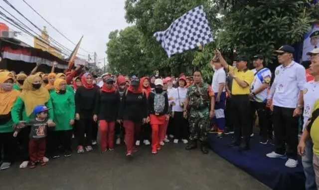 Hujan Tak Surutkan Antusias Warga Ikuti Gerak Jalan Santai Ulang Tahun Cibodasari Hujan Tak Surutkan Antusias Warga Ikuti Gerak Jalan Santai Ulang Tahun Cibodasari