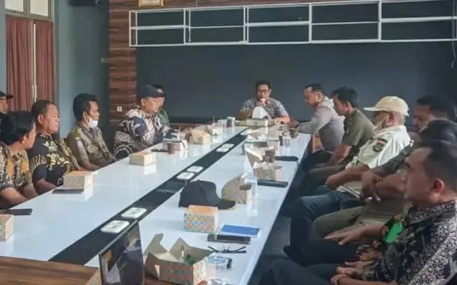 Camat Sepatan Pimpin rapat koordinasi Penertiban pedagang liar bahu jalan Camat Sepatan Pimpin rapat koordinasi Penertiban pedagang liar bahu jalan