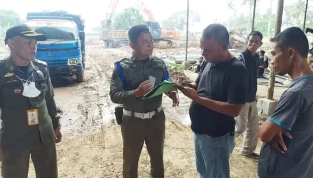 Satpol PP Hentikan Proyek Pembangunan Pabrik di Wilayah Cadas Kukun, Satpol PP Hentikan Proyek Pembangunan Pabrik di Wilayah Cadas Kukun,