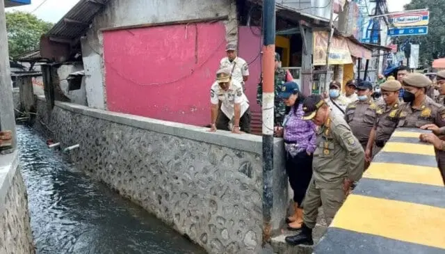 Pemkab Tangerang Tertibkan Bangunan di Atas Saluran Irigasi Desa Talagasari Pemkab Tangerang Tertibkan Bangunan di Atas Saluran Irigasi Desa Talagasari