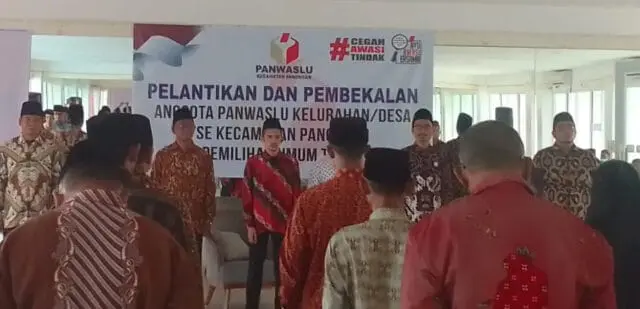 Ketua Panwaslu Lantik 29 PKD di Tiga Kecamatan Ketua Panwaslu Lantik 29 PKD di Tiga Kecamatan