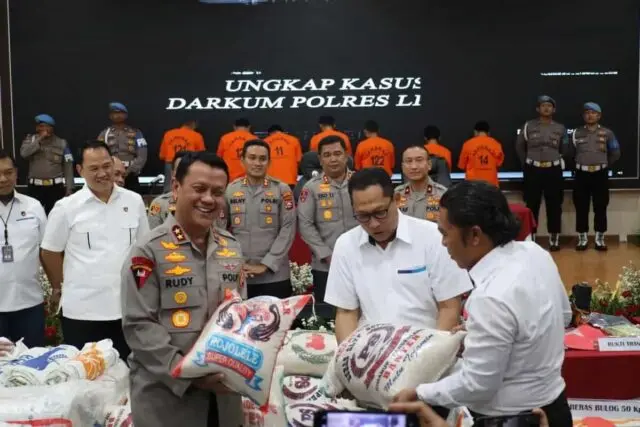 Satgas Pangan Polda Banten Berhasil Tangkap 7 Tersangka Pengoplos Beras Bulog Satgas Pangan Polda Banten Berhasil Tangkap 7 Tersangka Pengoplos Beras Bulog