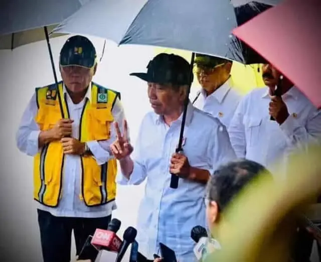 Tinjau Proyek Normalisasi Kali Ciliwung, Presiden: Segera Kita Lanjutkan Kembali Tinjau Proyek Normalisasi Kali Ciliwung, Presiden: Segera Kita Lanjutkan Kembali