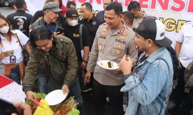 HPN 2023, Kapolres Metro Tangerang Kota Berikan Surprise Usai Press Rilis HPN 2023, Kapolres Metro Tangerang Kota Berikan Surprise Usai Press Rilis