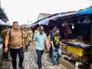 Pilar Pimpin Penertiban Pasar Ciputat, Warga Berikan Apresiasi Pilar Pimpin Penertiban Pasar Ciputat, Warga Berikan Apresiasi