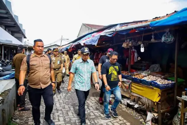 Pilar Pimpin Penertiban Pasar Ciputat, Warga Berikan Apresiasi Pilar Pimpin Penertiban Pasar Ciputat, Warga Berikan Apresiasi