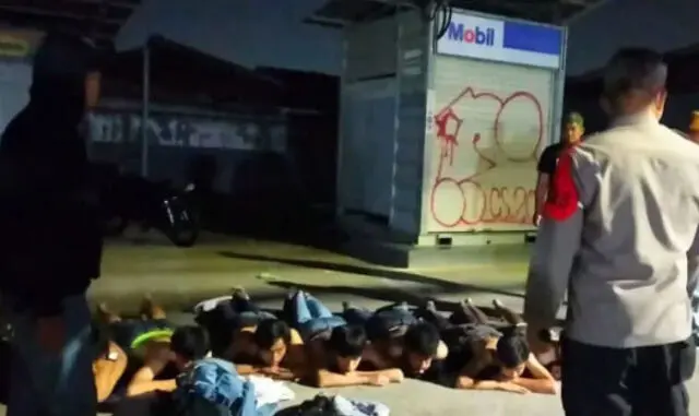Polisi Gagalkan Tawuran di Cipondoh, 7 Remaja dan 2 Celurit Diamankan Polisi Gagalkan Tawuran di Cipondoh, 7 Remaja dan 2 Celurit Diamankan
