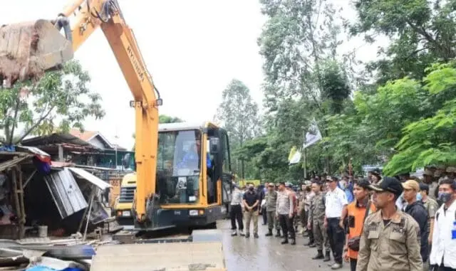 Pasar Irigasi Sipon Ditertibkan Petugas, Beragam Tanggapan Masyarakat Disini Pasar Irigasi Sipon Ditertibkan Petugas, Beragam Tanggapan Masyarakat Disini
