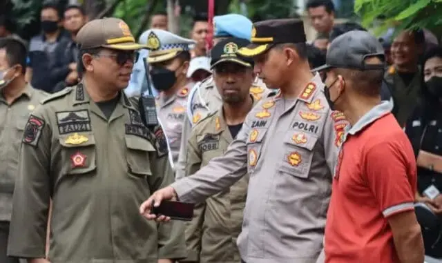 Pantau Penertiban Pasar Irigasi Sipon, Kapolres Pastikan Berjalan Kondusif Pantau Penertiban Pasar Irigasi Sipon, Kapolres Pastikan Berjalan Kondusif