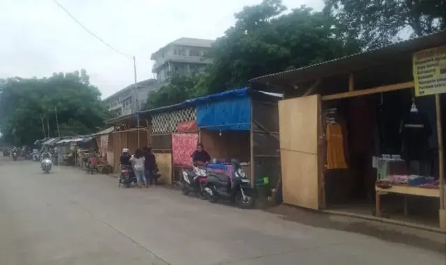 Banyak Bangunan Liar Di Bantaran Sungai Cadas Lebak Wangi, Diduga Jadi Ajang Bisnis Banyak Bangunan Liar Di Bantaran Sungai Cadas Lebak Wangi, Diduga Jadi Ajang Bisnis