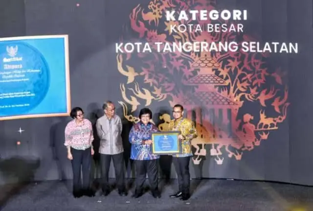 Pemkot Tangsel Raih Sertifikat Adipura 2022 Pemkot Tangsel Raih Sertifikat Adipura 2022