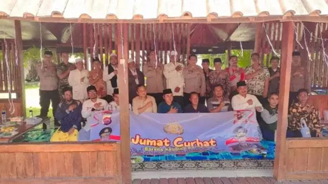 Polsek Baros Mendampingi PJU Polda Banten Dalam Giat Jumat Curhat Bersama Tokoh Agama Dan Masyarakat Baros Polsek Baros Mendampingi PJU Polda Banten Dalam Giat Jumat Curhat Bersama Tokoh Agama Dan Masyarakat Baros