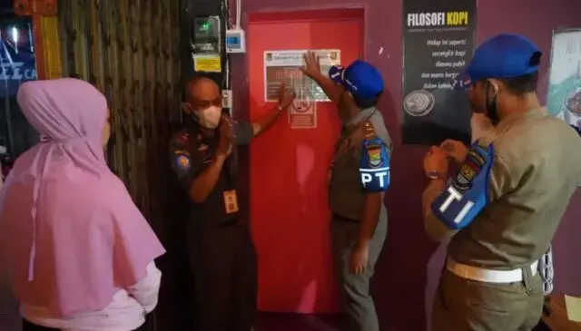Sikat! Satpol PP Kabupaten Tangerang Segel Room Karaoke Tidak miliki izin Sikat! Satpol PP Kabupaten Tangerang Segel Room Karaoke Tidak miliki izin