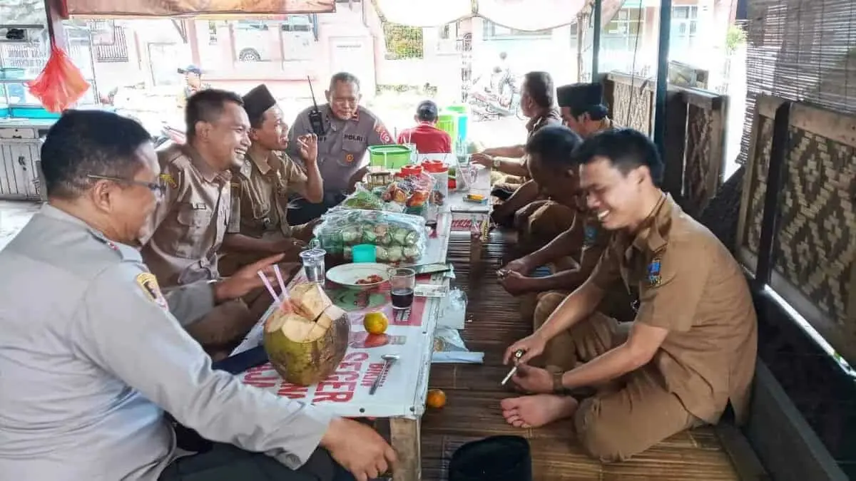 Kapolsek Baros Polresta Serang Kota Bersama Kanit Samapta Polsek Baros Sambang Ke Kades Se Kecamatan Baros