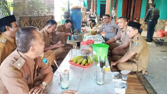 Kapolsek Baros Polresta Serang Kota Bersama Kanit Samapta Polsek Baros Sambang Ke Kades Se Kecamatan Baros Kapolsek Baros Polresta Serang Kota Bersama Kanit Samapta Polsek Baros Sambang Ke Kades Se Kecamatan Baros