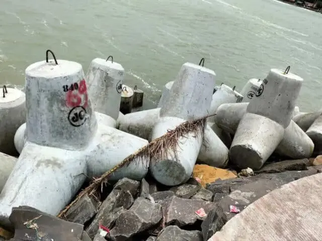 Ketua Komisi II DPRD Provinsi Banten Yoyon Sidak Proyek Breakwater Binuangeun Minta Diusut KPK Ketua Komisi II DPRD Provinsi Banten Yoyon Sidak Proyek Breakwater Binuangeun Minta Diusut KPK
