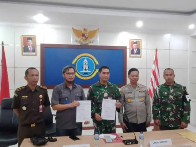 TNI AL Banten Penyerahan Barang Bukti Rokok Memakai Pita Cukai Palsu Ke Bea Cukai Merak TNI AL Banten Penyerahan Barang Bukti Rokok Memakai Pita Cukai Palsu Ke Bea Cukai Merak