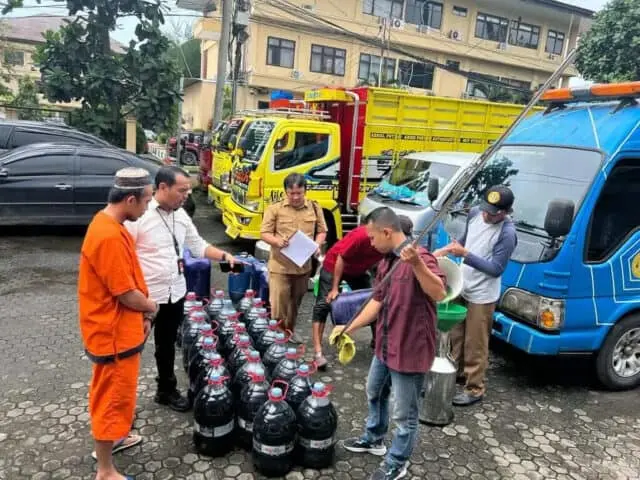 Dirkirmsus Polda Banten Berhasil Menggagalkan Penimbunan BBM Jenis Pertalite Sebanyak 1,35 Ton Dan 15 Liter Derigen Dirkirmsus Polda Banten Berhasil Menggagalkan Penimbunan BBM Jenis Pertalite Sebanyak 1,35 Ton Dan 15 Liter Derigen