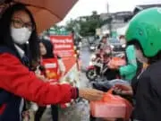 Gelar Warteg Gratis untuk Duafa, Alfamart dan Heinz ABC Bagikan 20.000 Paket Buka Puasa Gelar Warteg Gratis untuk Duafa, Alfamart dan Heinz ABC Bagikan 20.000 Paket Buka Puasa
