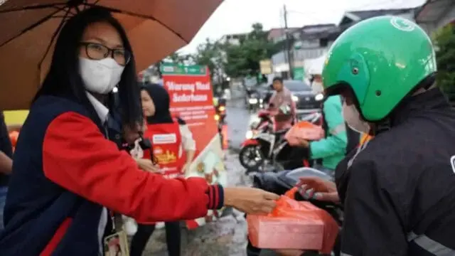 Gelar Warteg Gratis untuk Duafa, Alfamart dan Heinz ABC Bagikan 20.000 Paket Buka Puasa