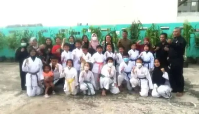 Anggota DPRD Banten Kunjungi Tempat Latihan (Foto, Pelitabanten: dok. Istimewa) Anggota DPRD Banten Kunjungi Tempat Latihan (Foto, Pelitabanten: dok. Istimewa)