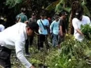 Keren! Camat Sepatan Gotong Royong: Menumbuhkan Kembali Rasa Cinta Pada Lingkungan Keren! Camat Sepatan Gotong Royong: Menumbuhkan Kembali Rasa Cinta Pada Lingkungan