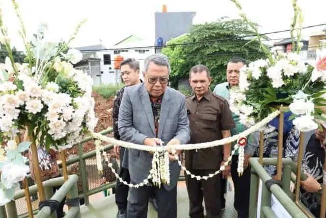 Atasi Banjir, Wali Kota Tangsel Resmikan Pembangunan Turap Kali Puri Bintaro Indah Atasi Banjir, Wali Kota Tangsel Resmikan Pembangunan Turap Kali Puri Bintaro Indah