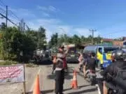 Anggota Polsek Baros Polresta Serang Kota Kawal Perbaikan Jalan Nasional Serang-Pandeglang (Baros-Palima) Anggota Polsek Baros Polresta Serang Kota Kawal Perbaikan Jalan Nasional Serang-Pandeglang (Baros-Palima)