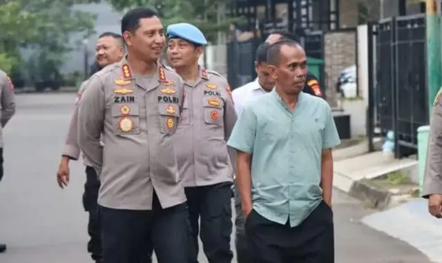 Begini Gaya Kapolres Metro Tangerang Kota Jadi Polisi RW 16 Cipete Begini Gaya Kapolres Metro Tangerang Kota Jadi Polisi RW 16 Cipete