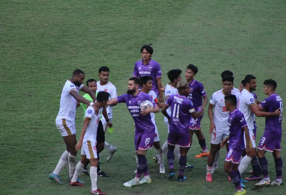 Ada Drama Kartu Merah, Persita Tangerang Tahan Imbang PSM Makassar Ada Drama Kartu Merah, Persita Tangerang Tahan Imbang PSM Makassar