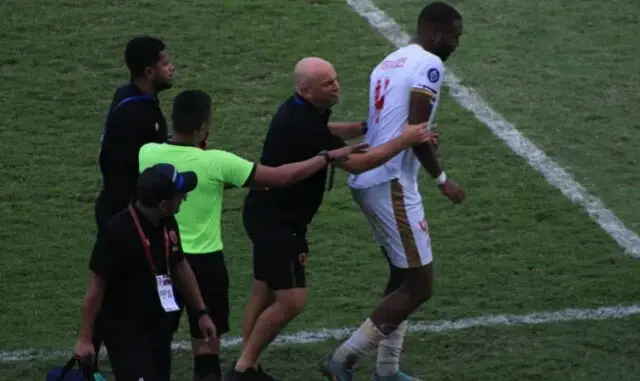 Ada Drama Kartu Merah, Persita Tangerang Tahan Imbang PSM Makassar Ada Drama Kartu Merah, Persita Tangerang Tahan Imbang PSM Makassar