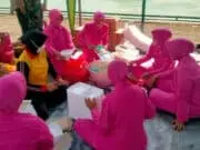 Para Istri Polisi dan Polwan Masak untuk Ratusan Korban Banjir di Periuk Tangerang Para Istri Polisi dan Polwan Masak untuk Ratusan Korban Banjir di Periuk Tangerang