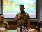 Sachrudin ke Pelaku Usaha: Pahami dan Taati Aturan di Kota Tangerang Sachrudin ke Pelaku Usaha: Pahami dan Taati Aturan di Kota Tangerang