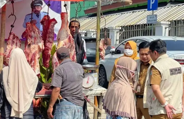 Jelang Ramadan Disperindag Kabupaten Tangerang, Sidak di Pasar Tradisional Kresek. Jelang Ramadan Disperindag Kabupaten Tangerang, Sidak di Pasar Tradisional Kresek.