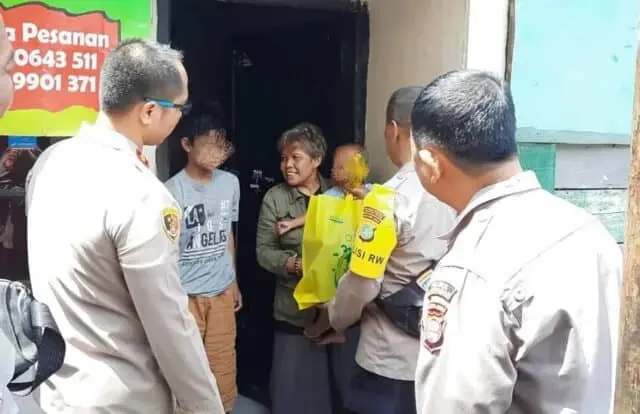 Polisi RW Bersama Kapolsek Matraman Cari Solusi Bantu Balita Stunting Polisi RW Bersama Kapolsek Matraman Cari Solusi Bantu Balita Stunting
