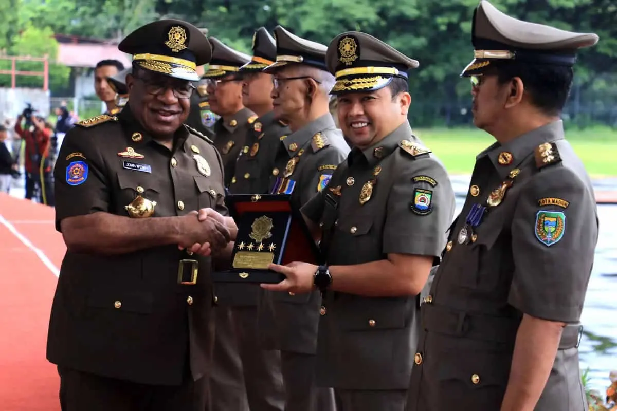 Karya Bhakti Peduli Satpol PP, Arief Terima Penghargaan dari Kemendagri Karya Bhakti Peduli Satpol PP, Arief Terima Penghargaan dari Kemendagri