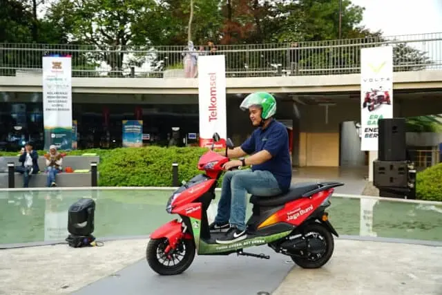 Telkomsel Jaga Bumi Gandeng Volta, Hadirkan Program Bundling Motor Listrik Bernilai Tambah Telkomsel Jaga Bumi Gandeng Volta, Hadirkan Program Bundling Motor Listrik Bernilai Tambah